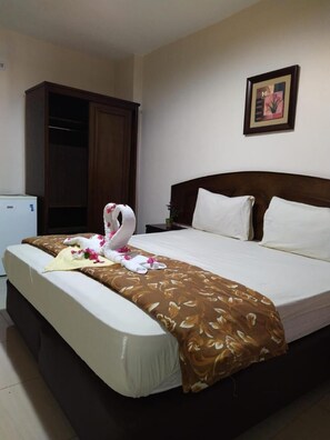 Egyptian cotton sheets, premium bedding, down duvets, memory-foam beds - Baraka Al Aqaba Hotel Suites (Aqaba)