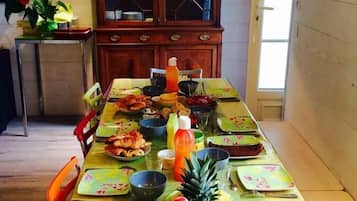 Free daily continental breakfast