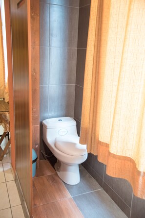 Bathroom - Hostal Calle 5 (Huaral)