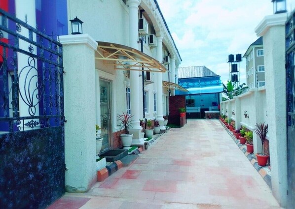 บริเวณภายนอก