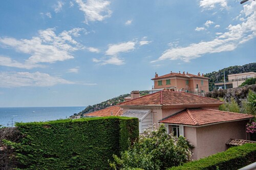 07. Terrace with stunning view of the sea and Cap Ferrat, one bedroom apartment.