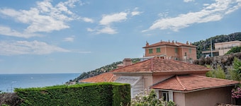 07. Terrace with stunning view of the sea and Cap Ferrat, one bedroom apartment.