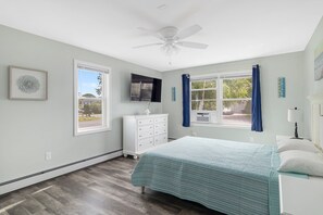 6 bedrooms, iron/ironing board, free WiFi, bed sheets