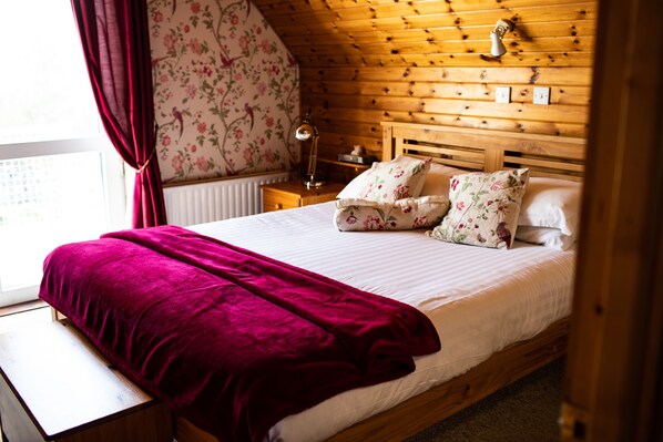 4 bedrooms, desk, iron/ironing board, travel cot