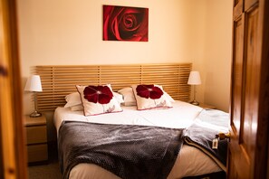 4 bedrooms, desk, iron/ironing board, travel cot