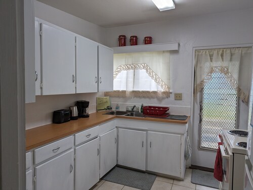 Beach House Chateau West SLEEPS 5- 2 Bed 1Bath Bermy Style 