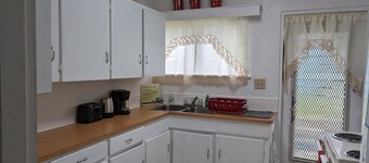 Beach House Chateau West SLEEPS 5- 2 Bed 1Bath Bermy Style