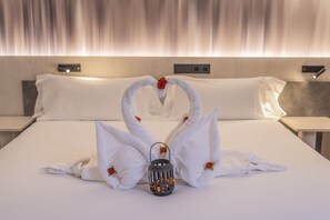 Superior Double or Twin Room (SUKAI) | Premium bedding, in-room safe, individually decorated, desk