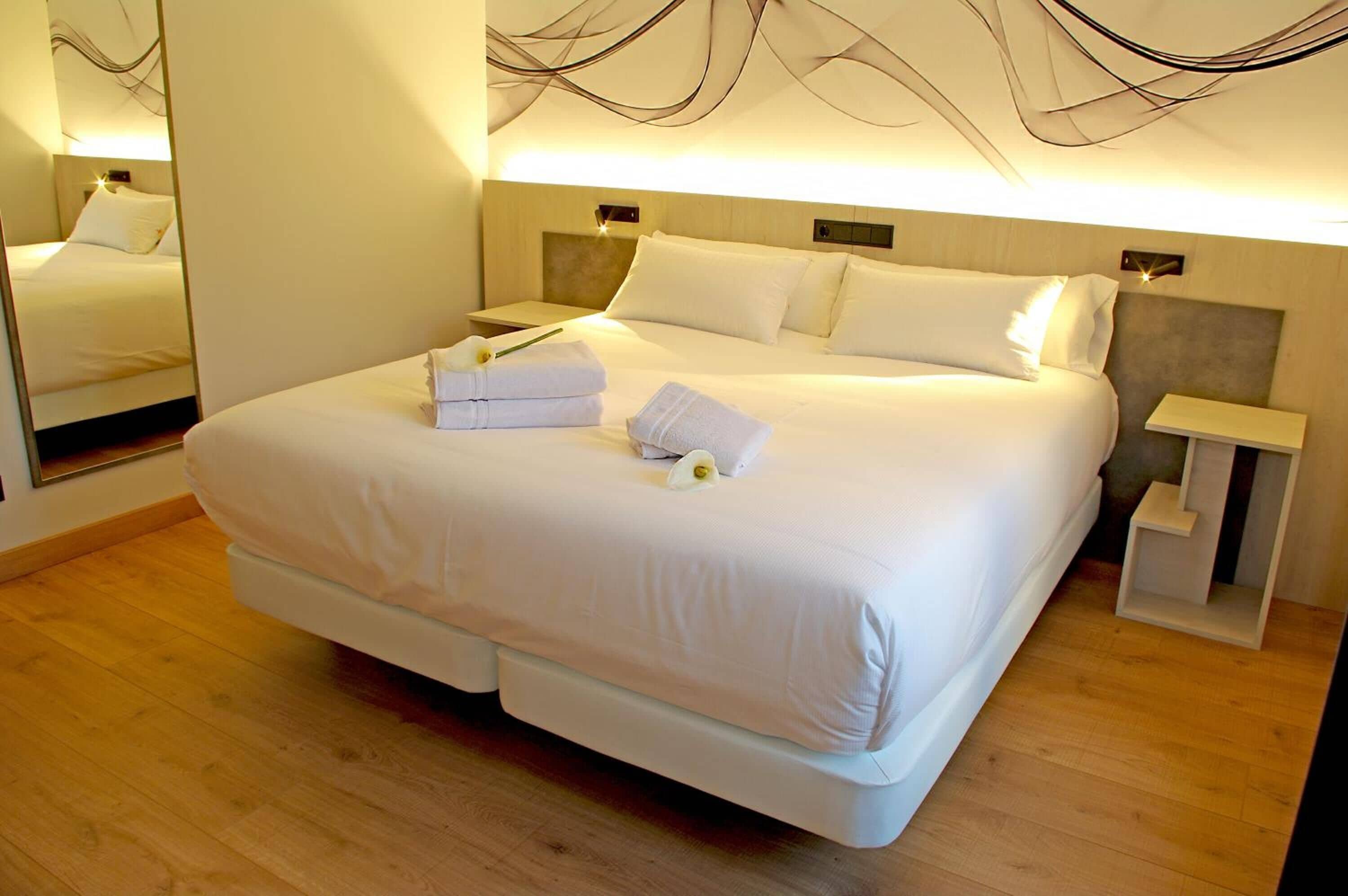 superior double or twin room (neru balcón) | premium bedding, in-room safe, individually decorated, desk