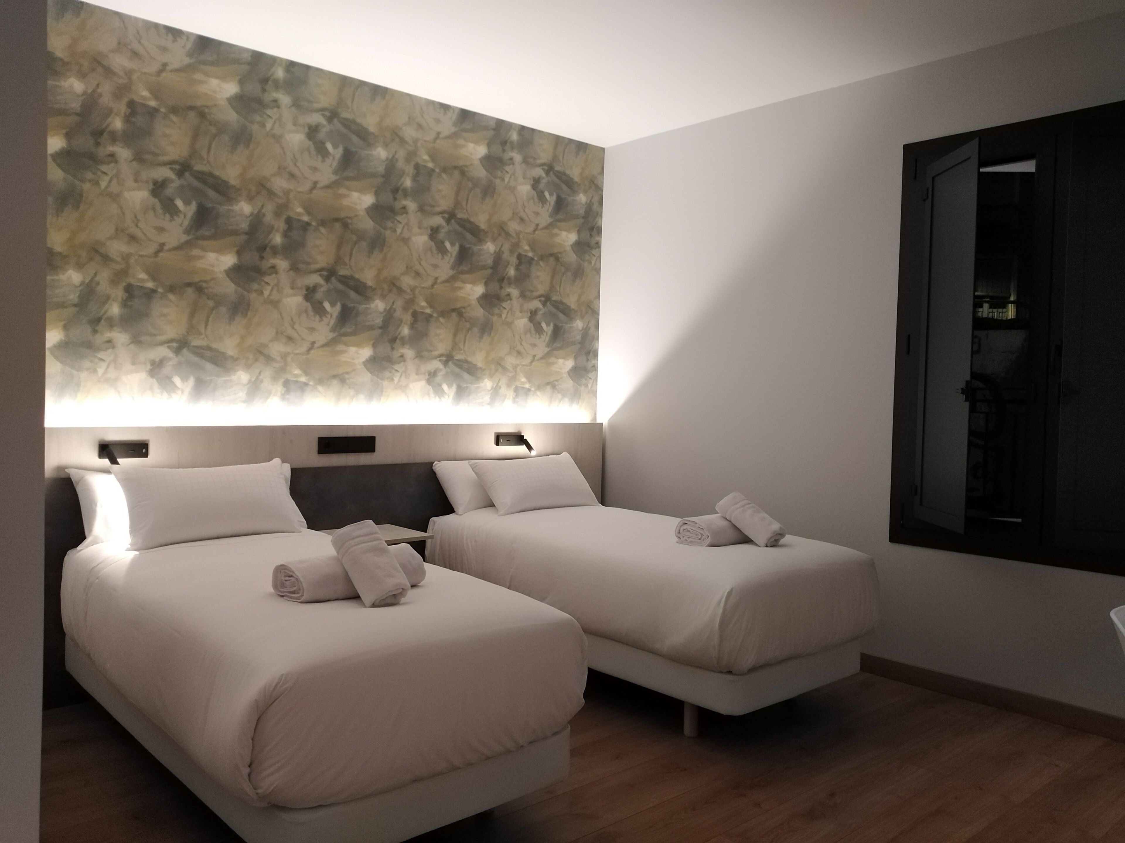 premium bedding, in-room safe, individually decorated, desk