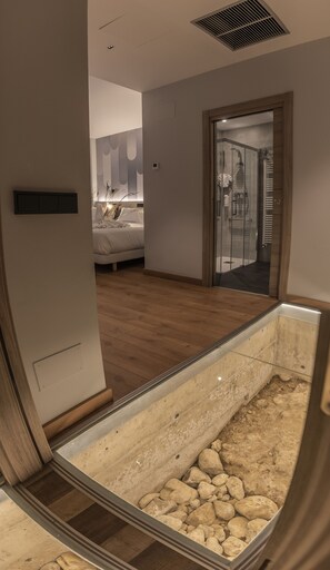Family Room (Estándar - Kabe) | Premium bedding, in-room safe, individually decorated, desk