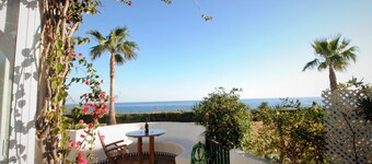 CS105 Cosy 2 bedroom, 2 bathroom, frontline beach of Calahonda, Mijas Costa