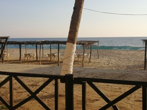 On the beach - Hotel Restaurante Rocío By Rotamundos (Acapulco)