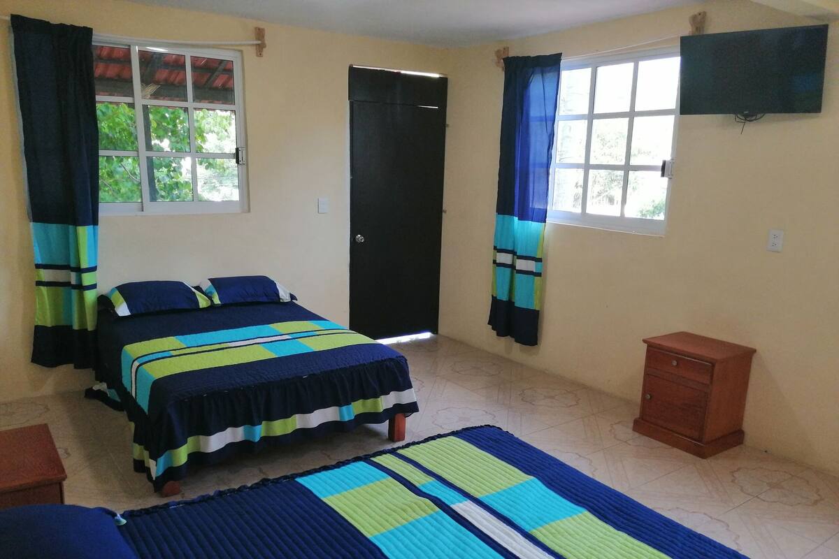 Chambre Familiale, plusieurs lits | Wi-Fi gratuit
