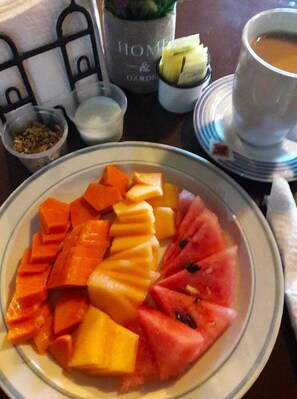 Daily cooked-to-order breakfast (MXN 150 per person)