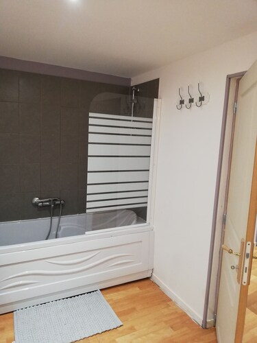 bel appartement dans résidence ancienne et calme