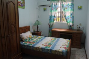 3 bedrooms, in-room safe, desk, iron/ironing board