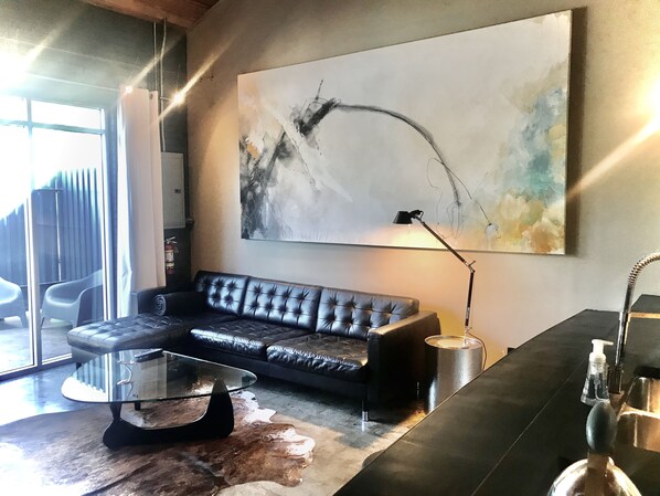 Televisión de pantalla plana de 55 pulgadas con canales por cable 