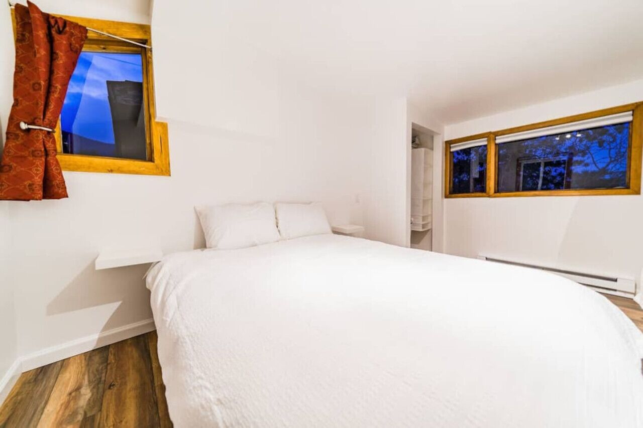 办公桌、熨斗/熨衣板、WiFi、床单