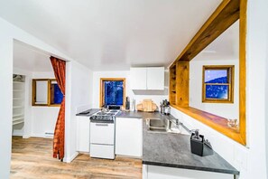 Fridge, microwave, oven, stovetop - Walk into National Park - Wildlife Everywhere (Estes Park)