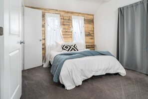 Iron/ironing board, travel cot, WiFi, bed sheets