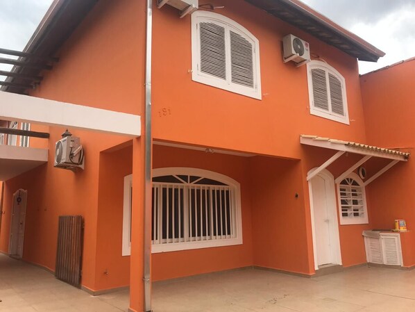 Exterior - Comfortable and cozy house 150m from Barequeçaba beach (Barequeçaba)