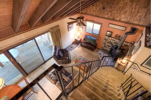 House, Multiple Beds, Hot Tub | Living room
