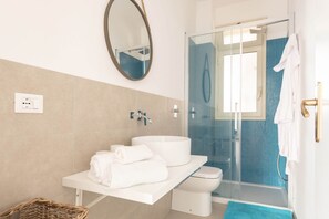 Regadera, secadora de cabello, bidet