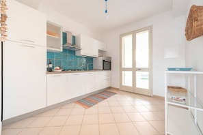 Køleskab, ovn, kogeplade, opvaskemaskine