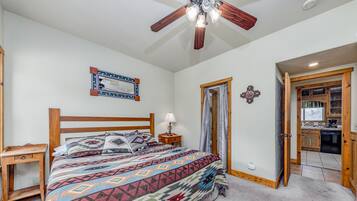 3 bedrooms, desk, free WiFi, bed sheets