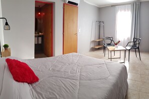 Basic Double Room, 1 Double Bed | Free WiFi, bed sheets - Red House Hostel (El Calafate)