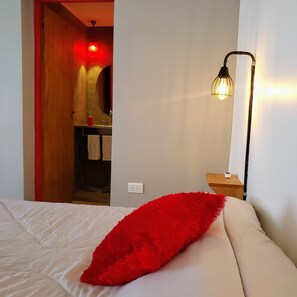 Basic Double Room, 1 Double Bed | Free WiFi, bed sheets - Red House Hostel (El Calafate)