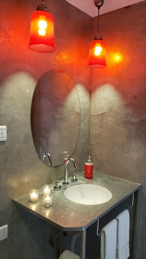 Basic Double Room, 1 Double Bed | Bathroom
