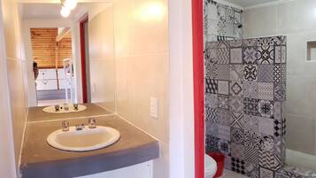 Basic Shared Dormitory, Mixed Dorm (4 Bunk Beds, 8 People) | Bathroom | Shower, hair dryer, towels