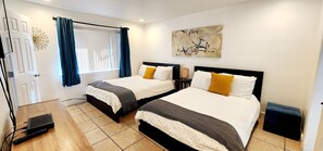 2 slaapkamers, een strijkplank/strijkijzer, wifi, beddengoed