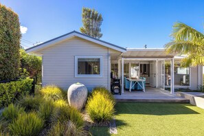 Exterior - Moa Magic - Oneroa Holiday Home (Oneroa)