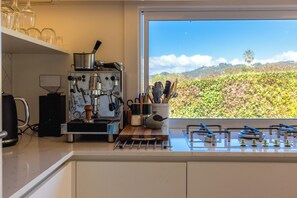 Fridge, microwave, oven, dishwasher - Moa Magic - Oneroa Holiday Home (Oneroa)