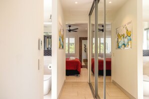 2 bedrooms, iron/ironing board, WiFi, bed sheets - Moa Magic - Oneroa Holiday Home (Oneroa)