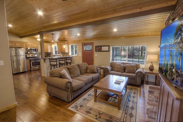 House, Multiple Beds, Fireplace | Living room | 42-inch TV with cable channels, fireplace - South Shore Calm (South Lake Tahoe)