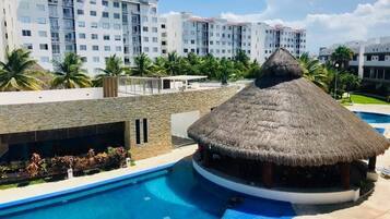 Kolam renang outdoor