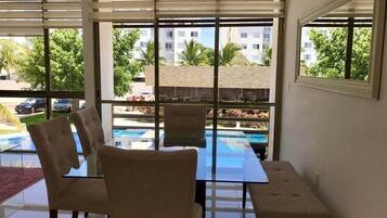 Apartemen | Area keluarga | TV layar datar