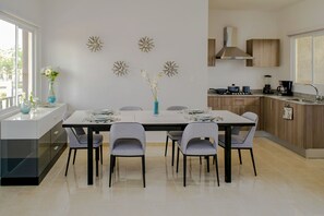 Apartment | Living area | Flat-screen TV - Catania Centrico (Cancun)