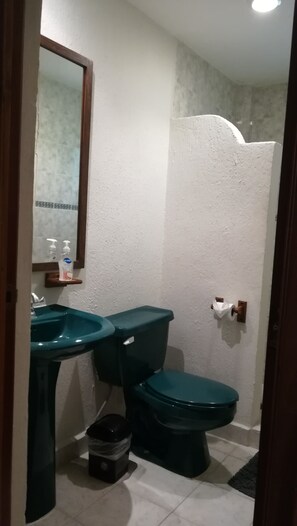 Apartment | Bathroom | Shower, towels - Playa Centro 102 (Playa del Carmen)