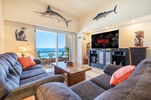 Smart TV, DVD player, mesa de pingue-pongue, livros