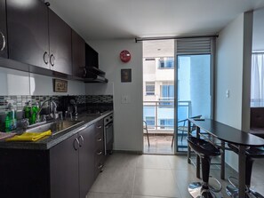 Refrigerador, microondas, horno, cafetera/tetera