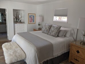 3 bedrooms, desk, iron/ironing board, free WiFi