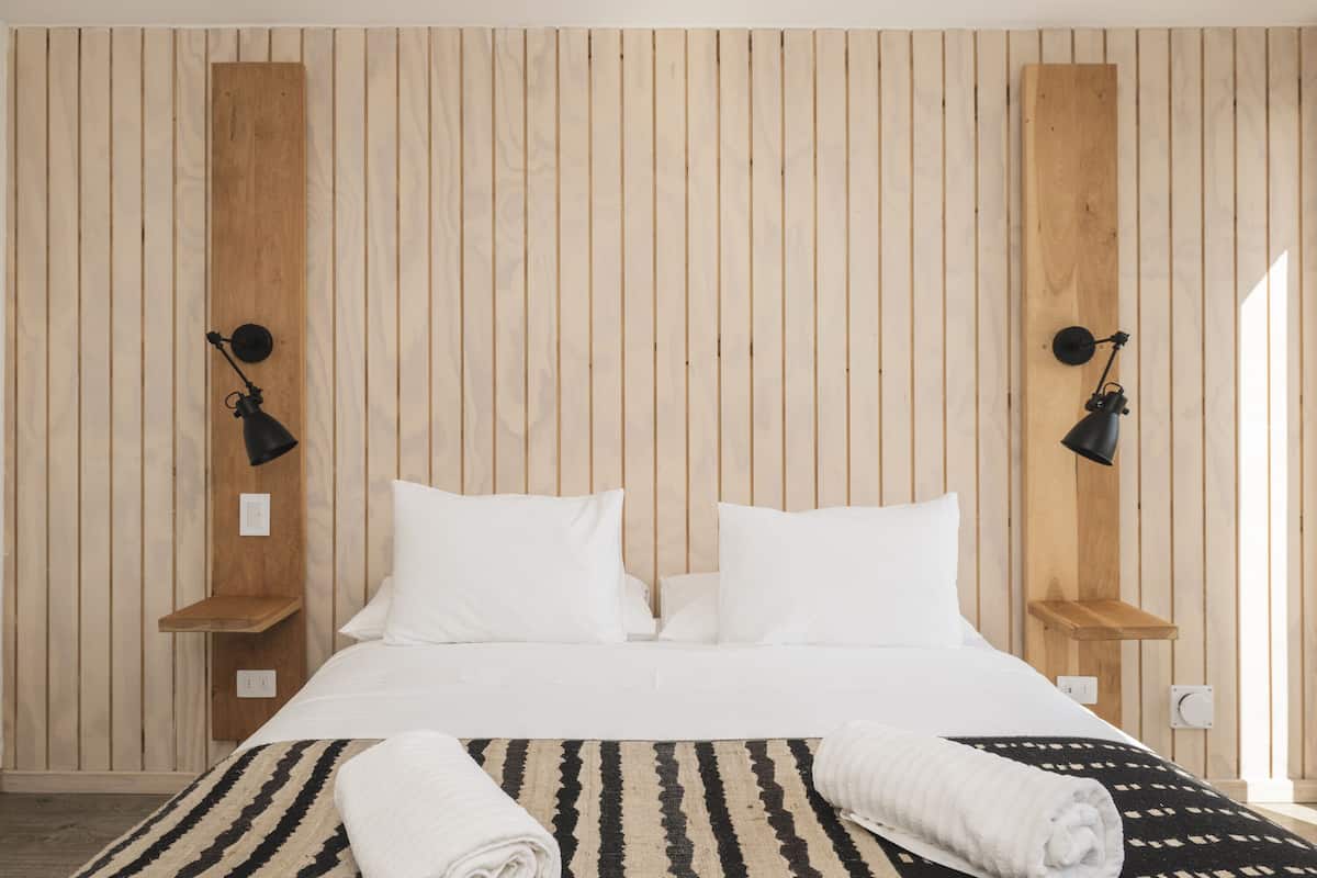 Coffres-forts dans les chambres, bureau, Wi-Fi gratuit, draps fournis