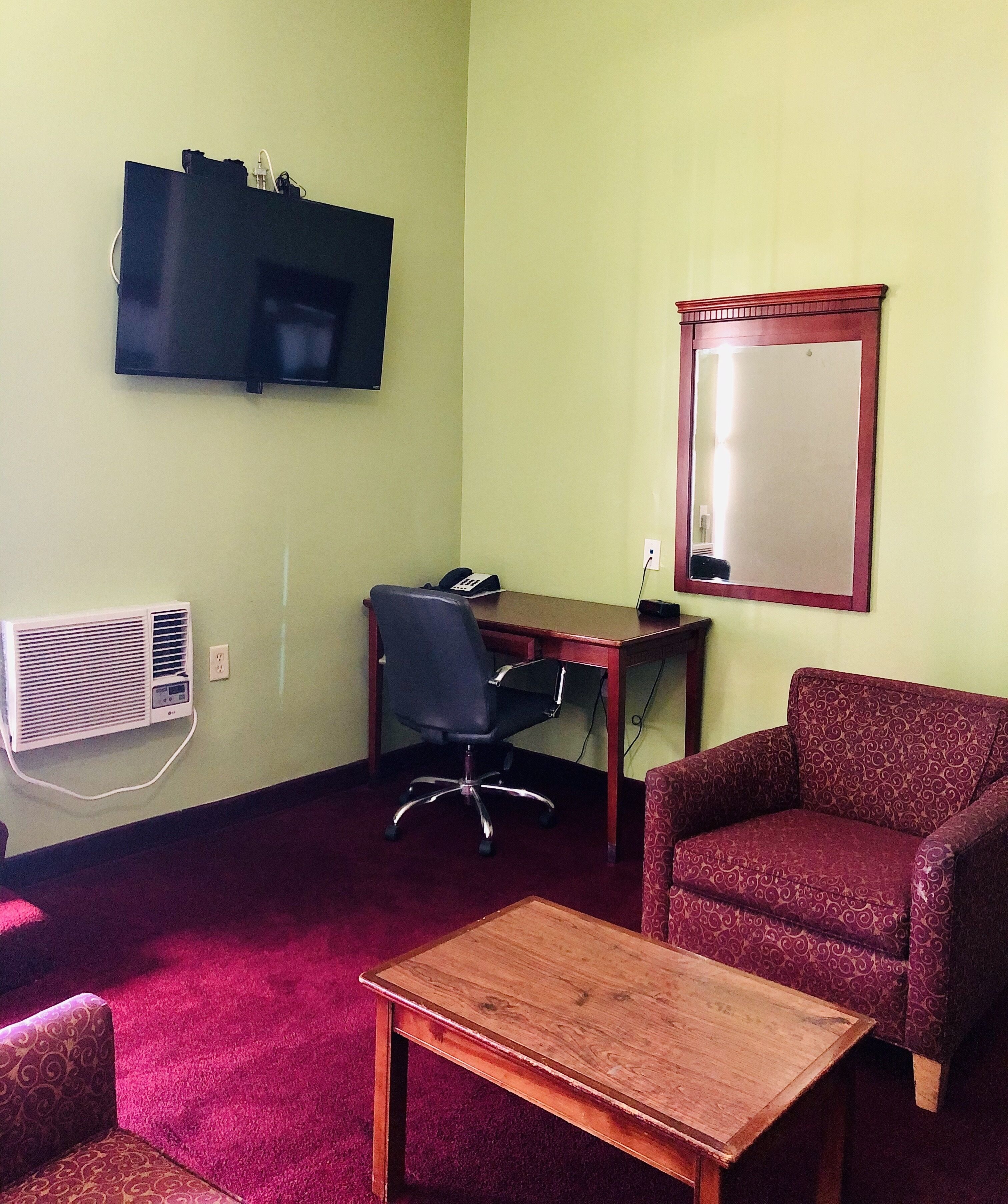 Dobbeltrom – standard | Sengetøy av topp kvalitet, senger med overmadrass og skrivebord