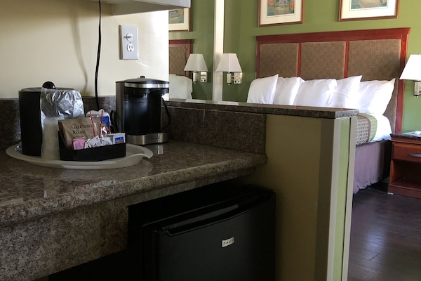 Habitación individual estándar | Cocineta privada | Microondas, cafetera y tetera y congelador