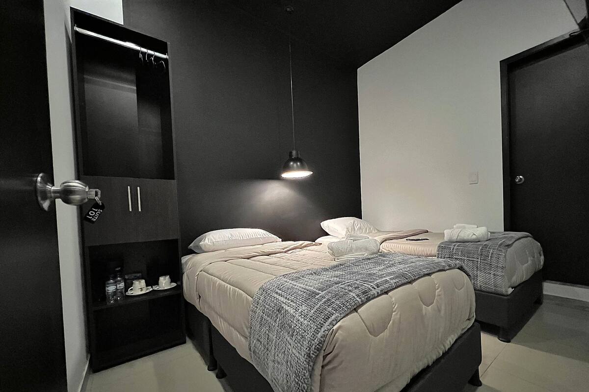 Business Double Room Single Use, Multiple Beds | Iron/ironing board (on request), WiFi (free), bed sheets